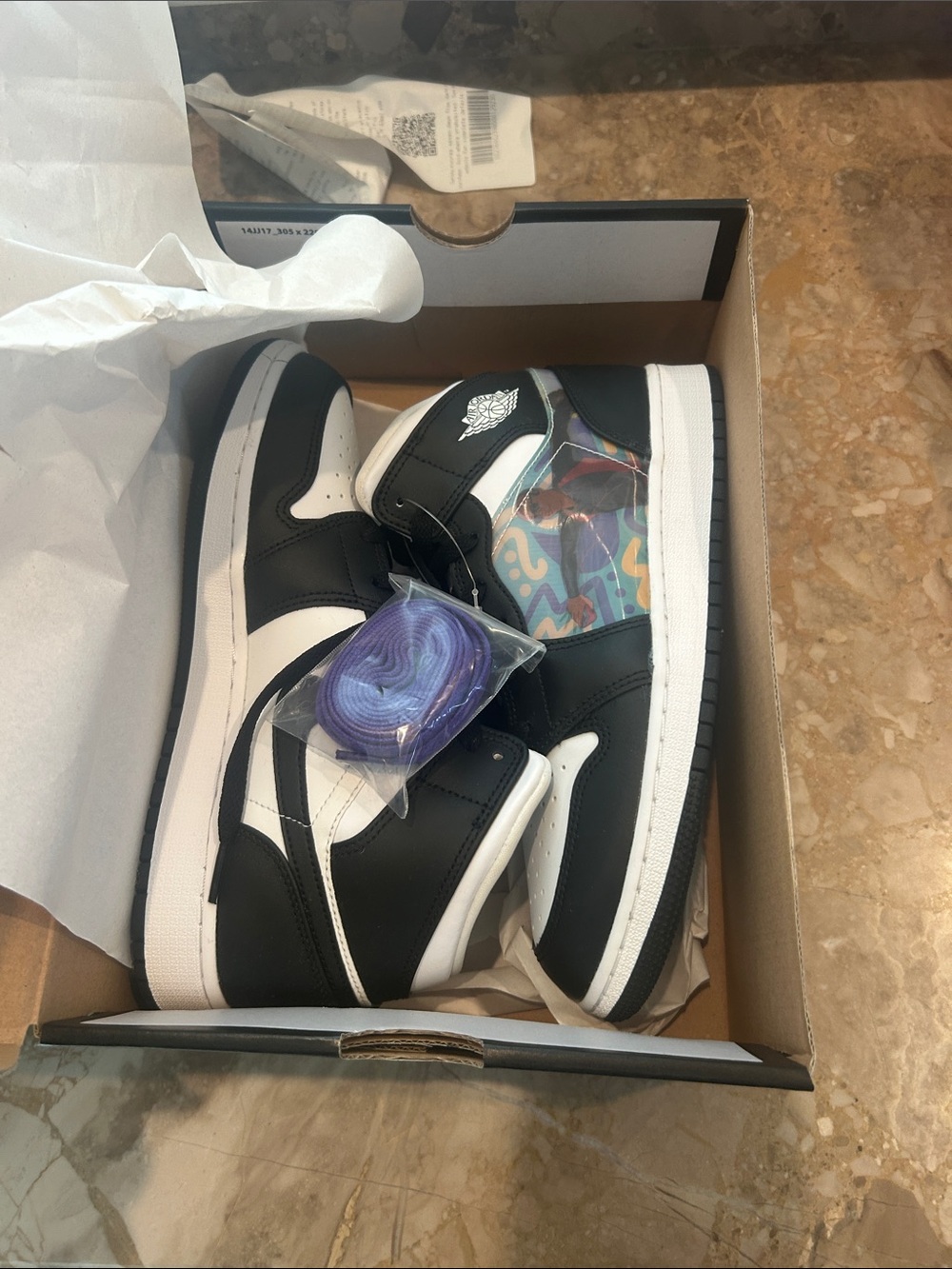 Brand New in box never worn Nike Air Jordan 1 Mid GS size 7 Youth = women 8.5 - Picture 2 of 12